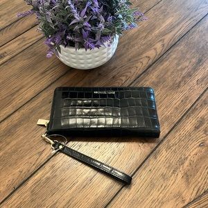 NWT. Michael Kors Wristlet Wallet